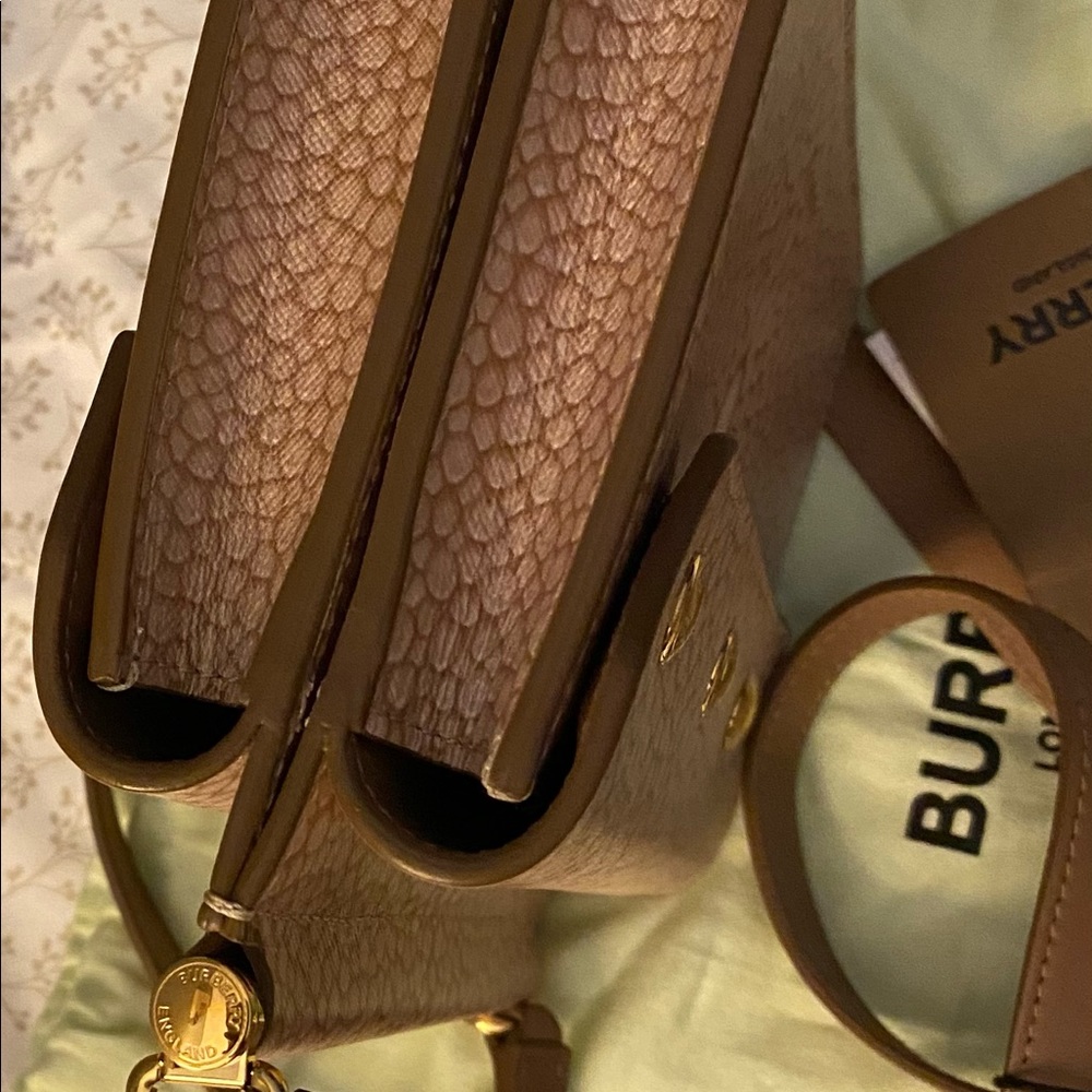 Burberry Jessie Stingray Print Leather Light Sand Gold Shoulder Bag Handbag NW - Picture 4 of 11
